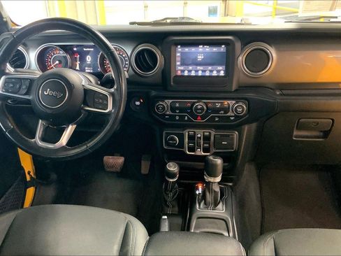Used 2019 Jeep Wrangler Unlimited Sahara AWD/4WD image 14
