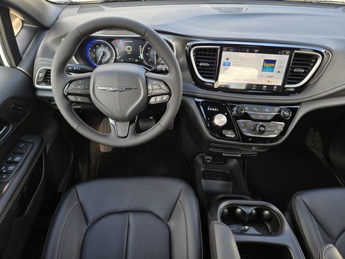 New 2026 Chrysler Pacifica Select w/ S Appearance Package image 16