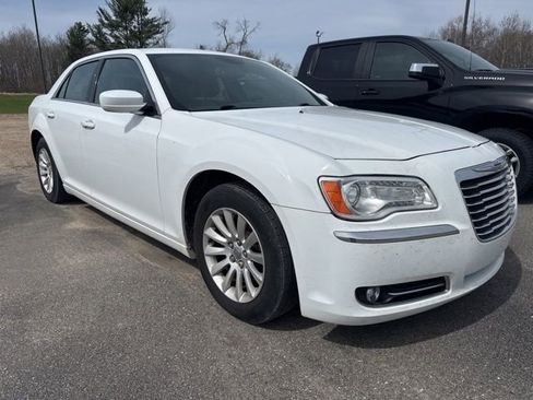 Used 2014 Chrysler 300 w/ Driver Convenience Group RWD image 3