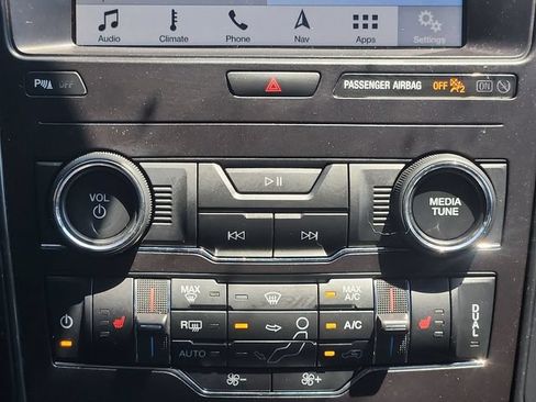 Certified 2019 Ford Explorer XLT w/ Equipment Group 202A AWD/4WD image 17