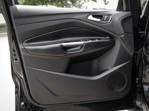 Used 2019 Ford Escape SE image 37