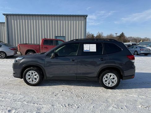 Used 2023 Subaru Forester Base image 4