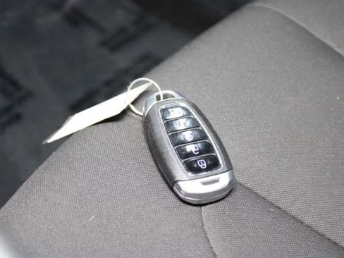 Used 2023 Hyundai Elantra Blue image 13