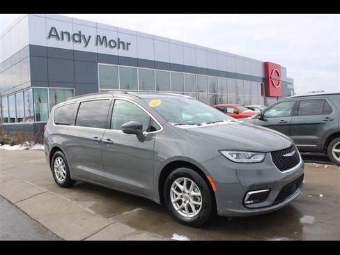 Used 2022 Chrysler Pacifica Touring-L FWD image 1