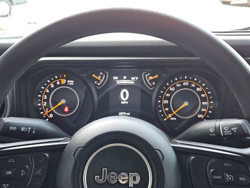 Used 2025 Jeep Gladiator Sport AWD/4WD image 17