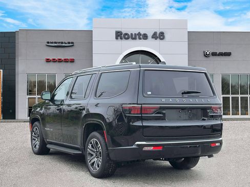 Used 2025 Jeep Wagoneer 4WD w/ Premium Group I image 4