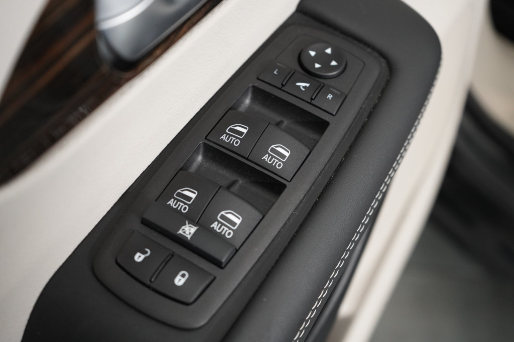 Certified 2024 Chrysler Pacifica Limited AWD/4WD image 19