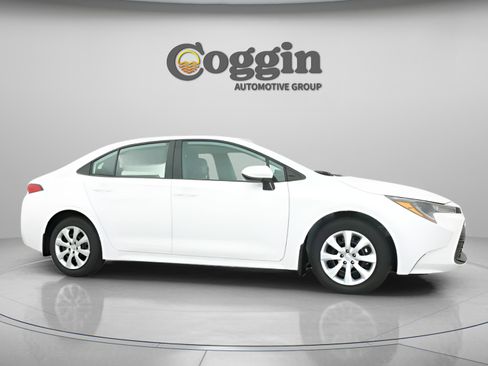 Certified 2025 Toyota Corolla LE FWD image 23