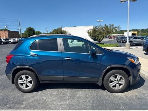 Used 2020 Chevrolet Trax LT w/ Driver Confidence Package AWD/4WD image 11