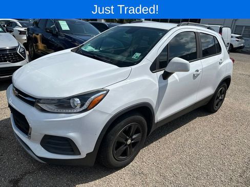 Used 2021 Chevrolet Trax LT w/ LT Convenience Package FWD image 1