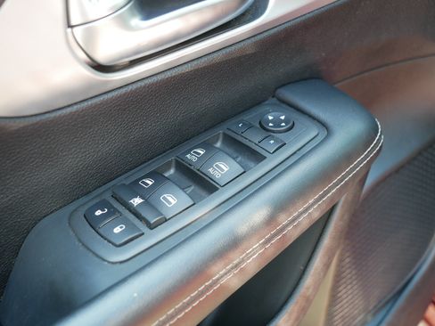 Used 2023 Chrysler Pacifica Touring-L w/ S Appearance Package FWD image 19