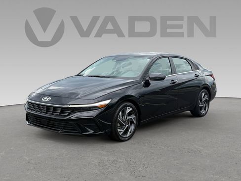 Used 2025 Hyundai Elantra Limited FWD image 26