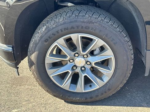 Used 2021 Chevrolet Silverado 1500 High Country w/ Technology Package image 11