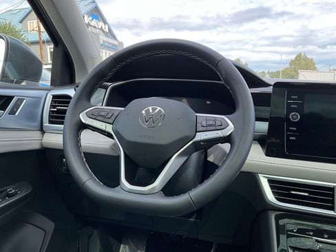 New 2025 Volkswagen Taos SE image 19