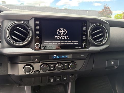 Used 2021 Toyota Tacoma TRD Sport AWD/4WD image 3