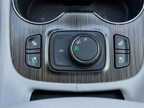 Used 2022 GMC Acadia SLT w/ Technology Package FWD image 31
