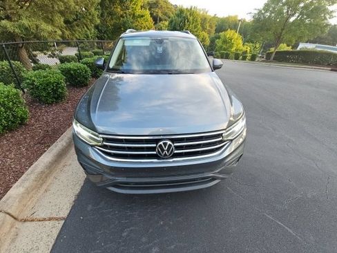 Used 2023 Volkswagen Tiguan SE FWD image 5