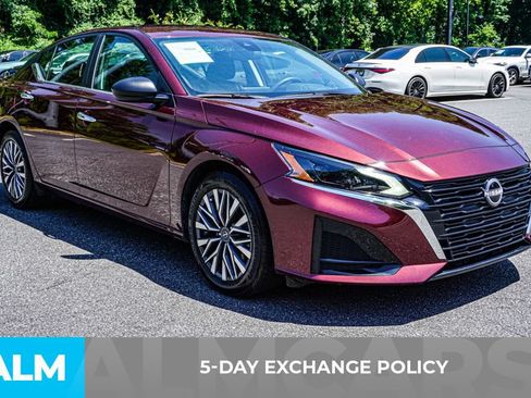 Used 2025 Nissan Altima 2.5 SV FWD image 3