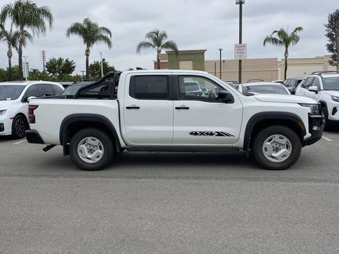 Used 2024 Nissan Frontier SV w/ Hardbody Edition AWD/4WD image 2