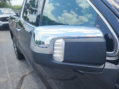 Used 2025 GMC Sierra 1500 SLT AWD/4WD image 2