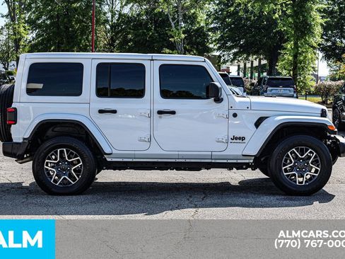 Used 2025 Jeep Wrangler Unlimited Sahara AWD/4WD image 10
