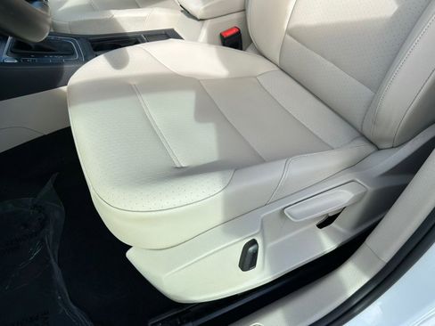 Used 2015 Volkswagen e-Golf SEL Premium image 37