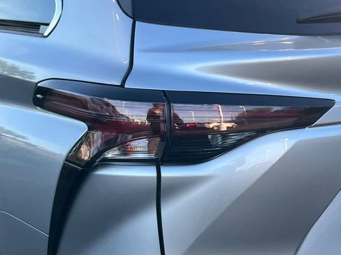 Used 2023 Toyota Sienna XLE image 16