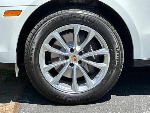 Certified 2025 Porsche Macan AWD/4WD image 30