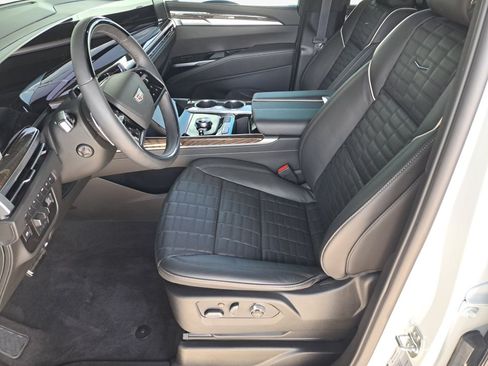 Used 2026 Cadillac Escalade ESV Platinum Sport w/ LPO, ONYX Package AWD/4WD image 9