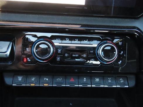 Used 2026 GMC Sierra 2500 AT4X image 29