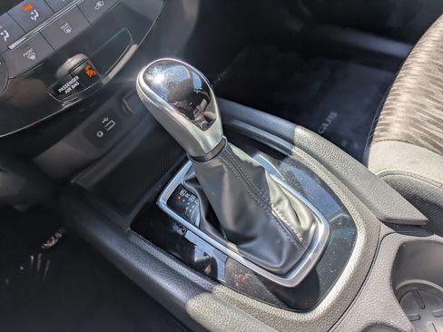Used 2020 Nissan Rogue S AWD/4WD image 26