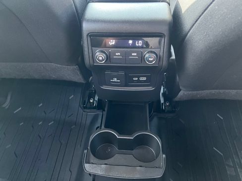 Used 2021 GMC Acadia SLE w/ Driver Convenience Package FWD image 18