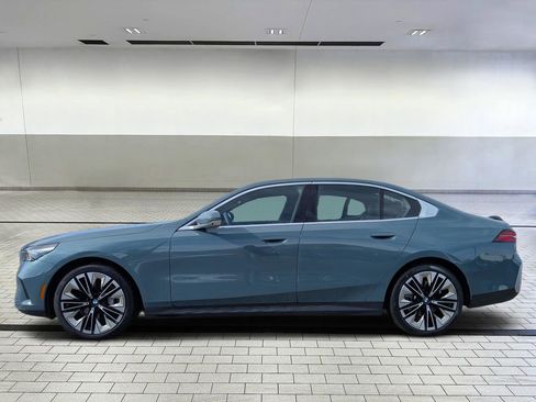 Used 2026 BMW 540i xDrive image 2