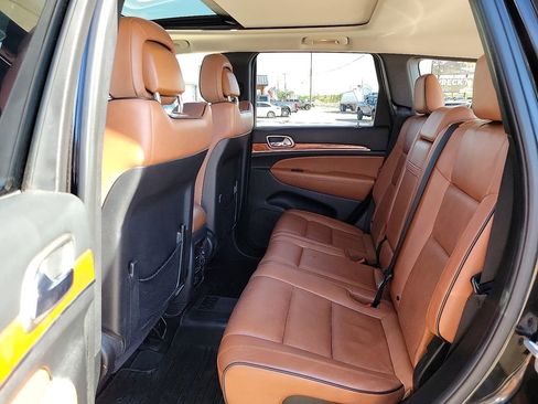 Used 2013 Jeep Grand Cherokee Overland w/ Advance Technology Group AWD/4WD image 16