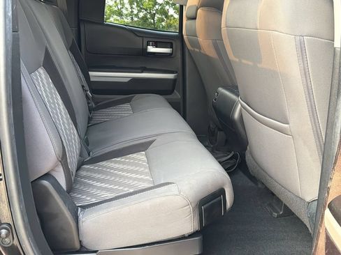 Used 2020 Toyota Tundra SR5 w/ SR5 Convenience Package AWD/4WD image 12