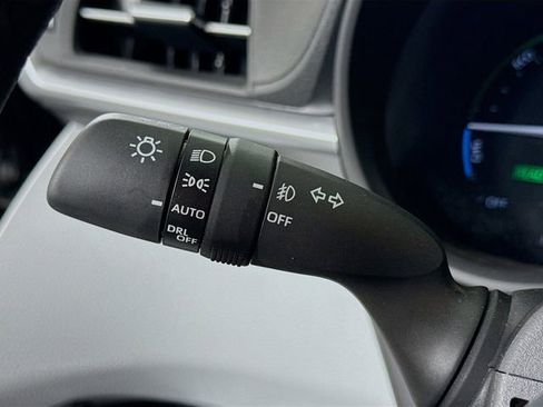 Used 2025 Toyota Sienna XLE w/ XLE Plus Package image 14