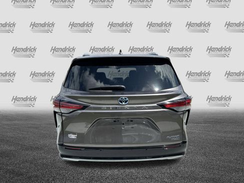 Certified 2023 Toyota Sienna Platinum FWD image 9