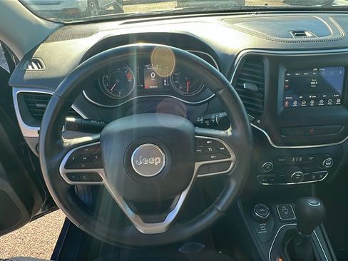 Used 2019 Jeep Cherokee Latitude w/ Cold Weather Group image 22