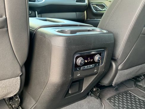 Used 2022 Chevrolet Suburban LT w/ Luxury Package RWD image 29