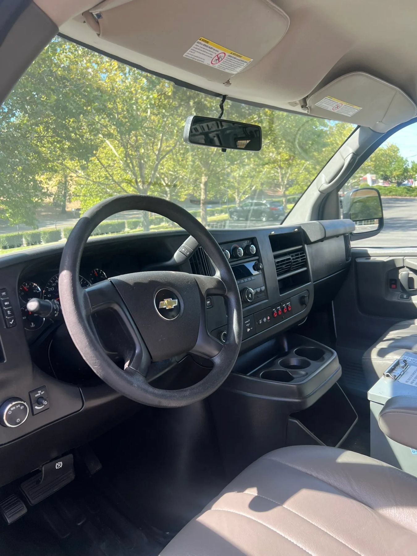 Used 2014 Chevrolet Express 2500 RWD image 10