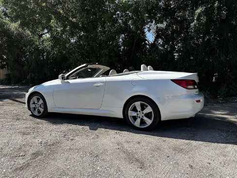 Used 2010 Lexus IS 350C image 9