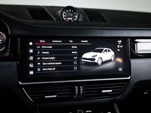 Certified 2023 Porsche Cayenne Turbo AWD/4WD image 18