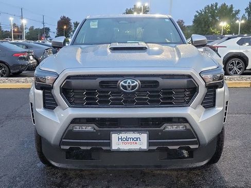 Used 2024 Toyota Tacoma TRD Sport w/ TRD Sport Premium Package AWD/4WD image 3