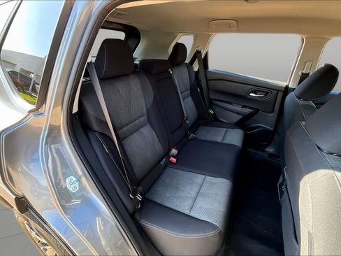 Used 2025 Nissan Rogue SV AWD/4WD image 18