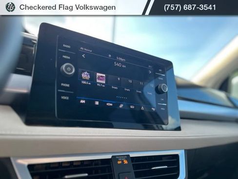 Used 2025 Volkswagen Taos SE AWD/4WD image 37