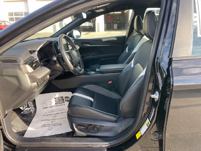 Used 2025 Toyota Camry SE FWD image 19