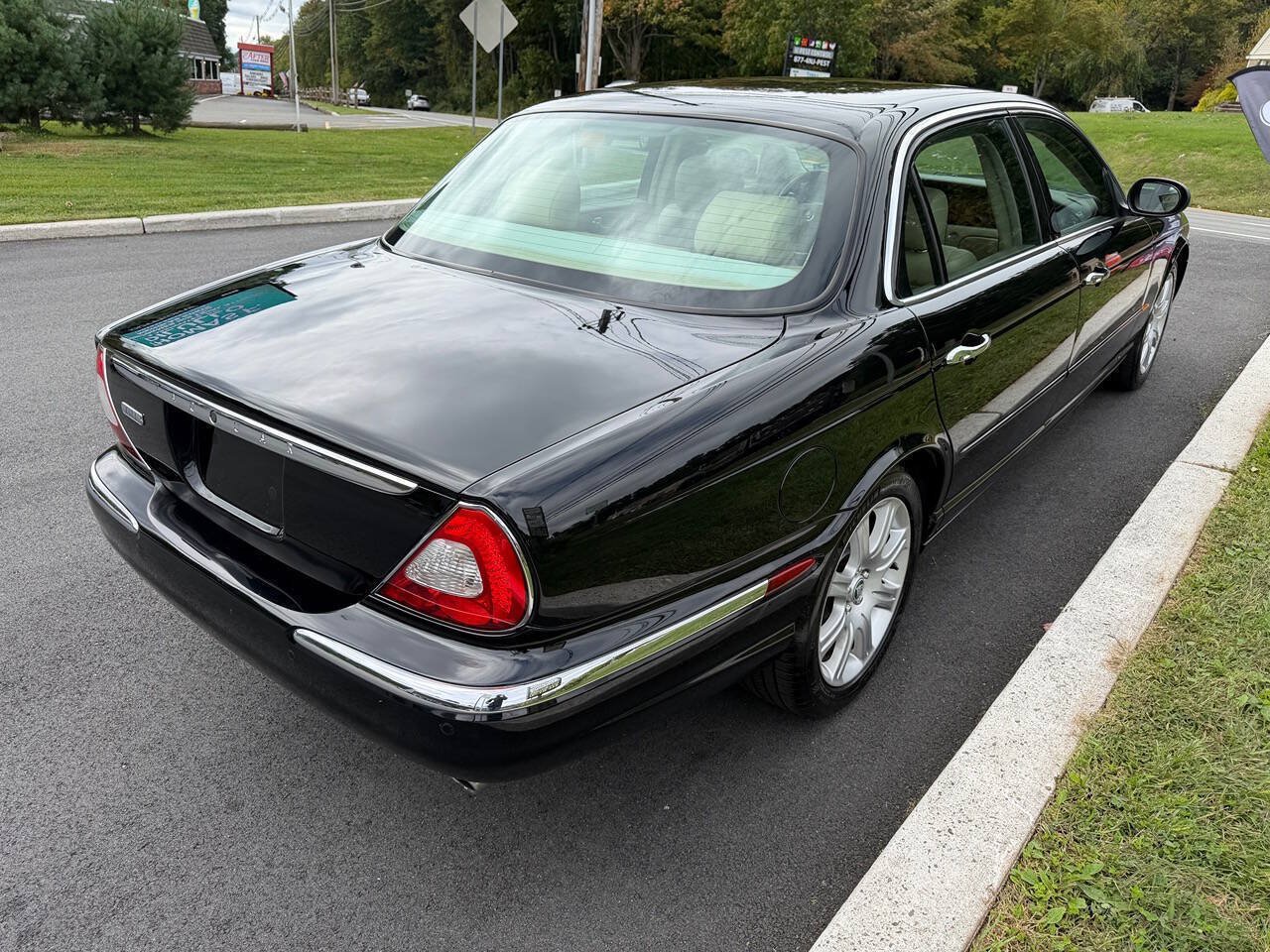 Used 2005 Jaguar XJ8 RWD image 6