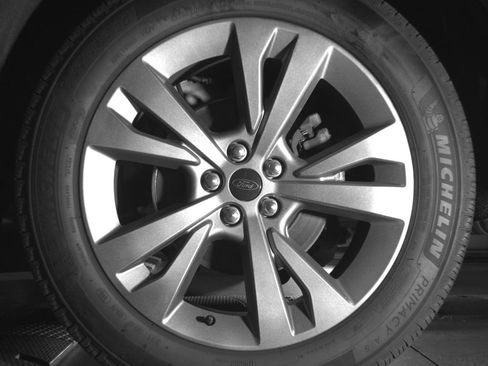 Used 2021 Ford Explorer XLT w/ Equipment Group 202A AWD/4WD image 10