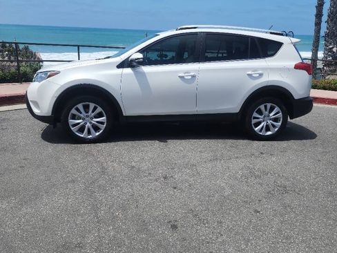 Used 2014 Toyota RAV4 Limited w/ Technology Package AWD/4WD image 21