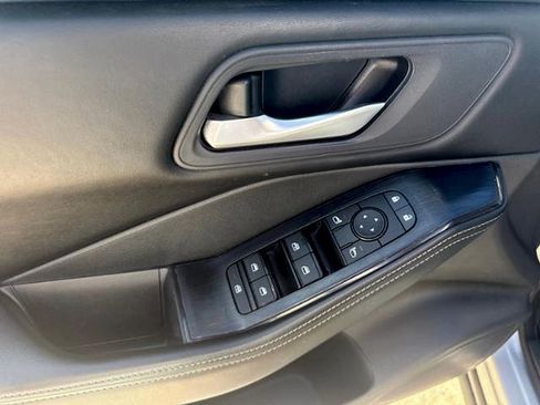 Used 2025 Nissan Rogue SV AWD/4WD image 9